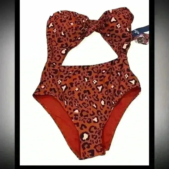 Hollister women’s bathing suit with cutout and straps NWT - Picture 1 of 2